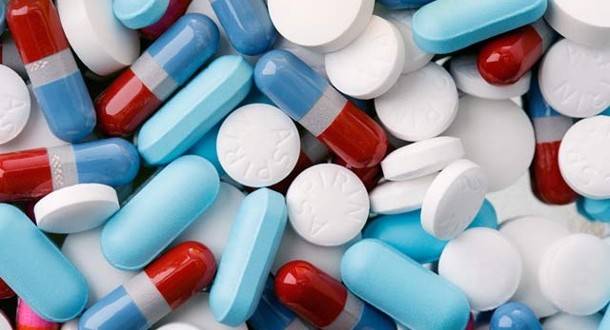 Zāļu valsts aģentūra aicina pacientus ar COVID-19 ziņot par visām zāļu blaknēm