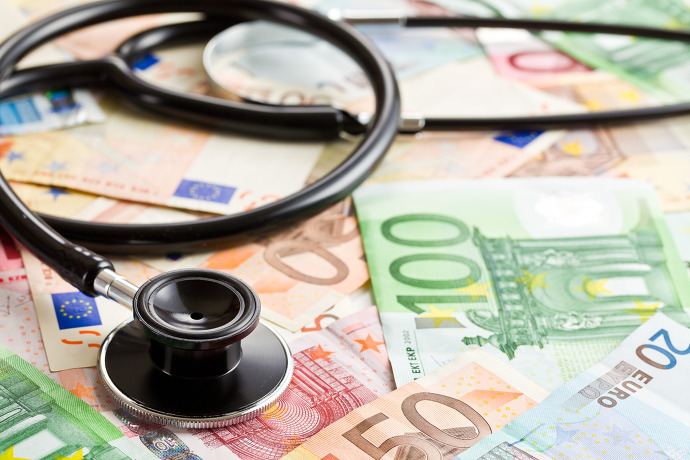 Valdība uzklausa ziņojumu par mediķu algu paaugstināšanu, bet lēmumu nepieņem