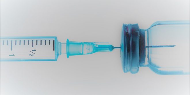 Dānija uz laiku aptur potēšanu ar “AstraZeneca” Covid-19 vakcīnu