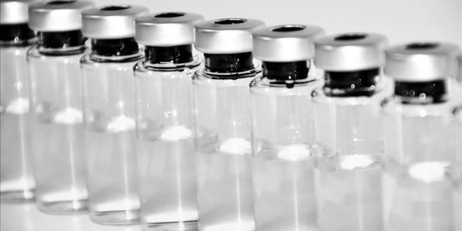 Lielbritānijas valdība lūdz regulatoru izvērtēt “AstraZeneca” Covid-19 vakcīnu