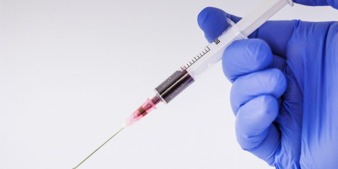 Valdība nolemj – arī aptiekas var vakcinēt pret Covid-19
