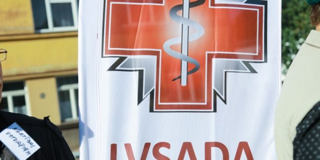 Latvijas Veselības un sociālās aprūpes darbinieku arodbiedrība brīdina par iespējamu finansējuma mazināšanu veselības aprūpei
