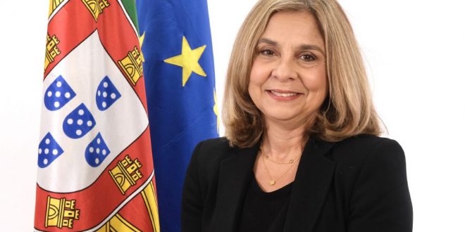 Farmaceiti var! Portugāles Farmaceitu biedrības prezidente stājusies veselības ministra amatā