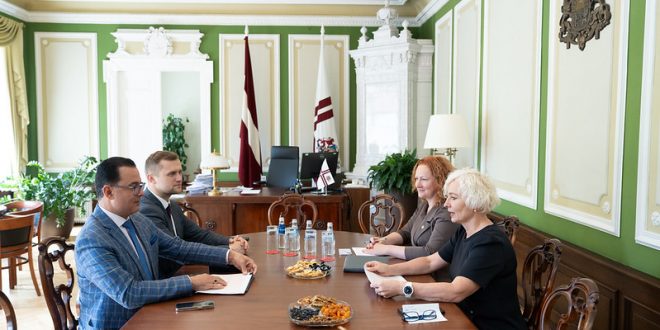 Veselības ministrs ar Saeimas priekšsēdētāju pārrunā veselības aprūpes uzlabošanas pasākumus