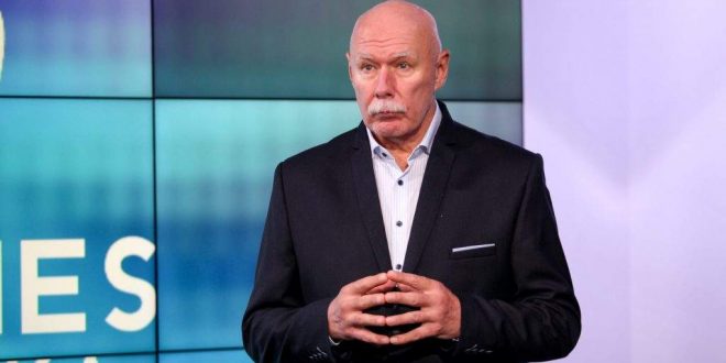 Pēteris Apinis iebilst pret valdības ieceri ļaut tirgot paracetamolu un omeprazolu lielveikalos; LFB un Aptieku biedrībai līdzīga nostāja