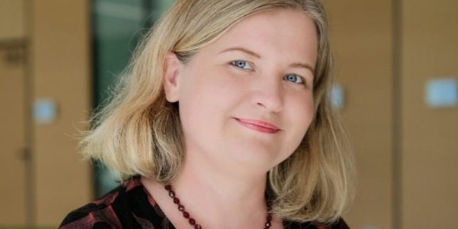 Par SPKC direktori iecelta Elīna Dimiņa